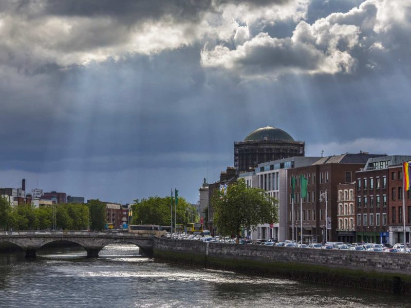 river-liffey-dublin-republic-of-ireland-2023-11-27-05-24-23-utc-min